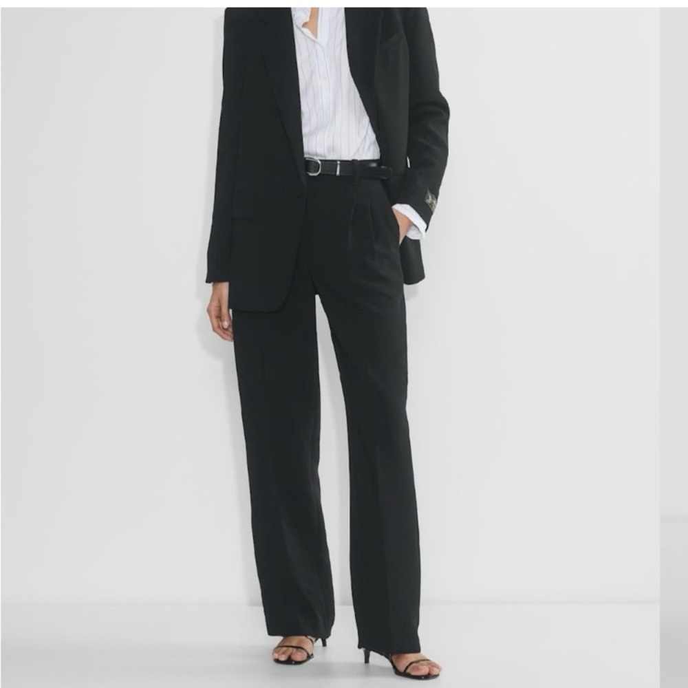 Aritzia Effortless Pants size 4 gently used